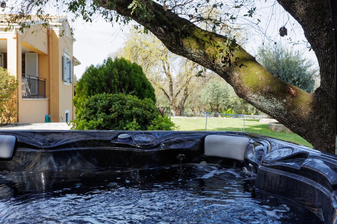 Spyrelia Villa With Private Pool & Outdoor Hot Tub Dassia  Buitenkant foto