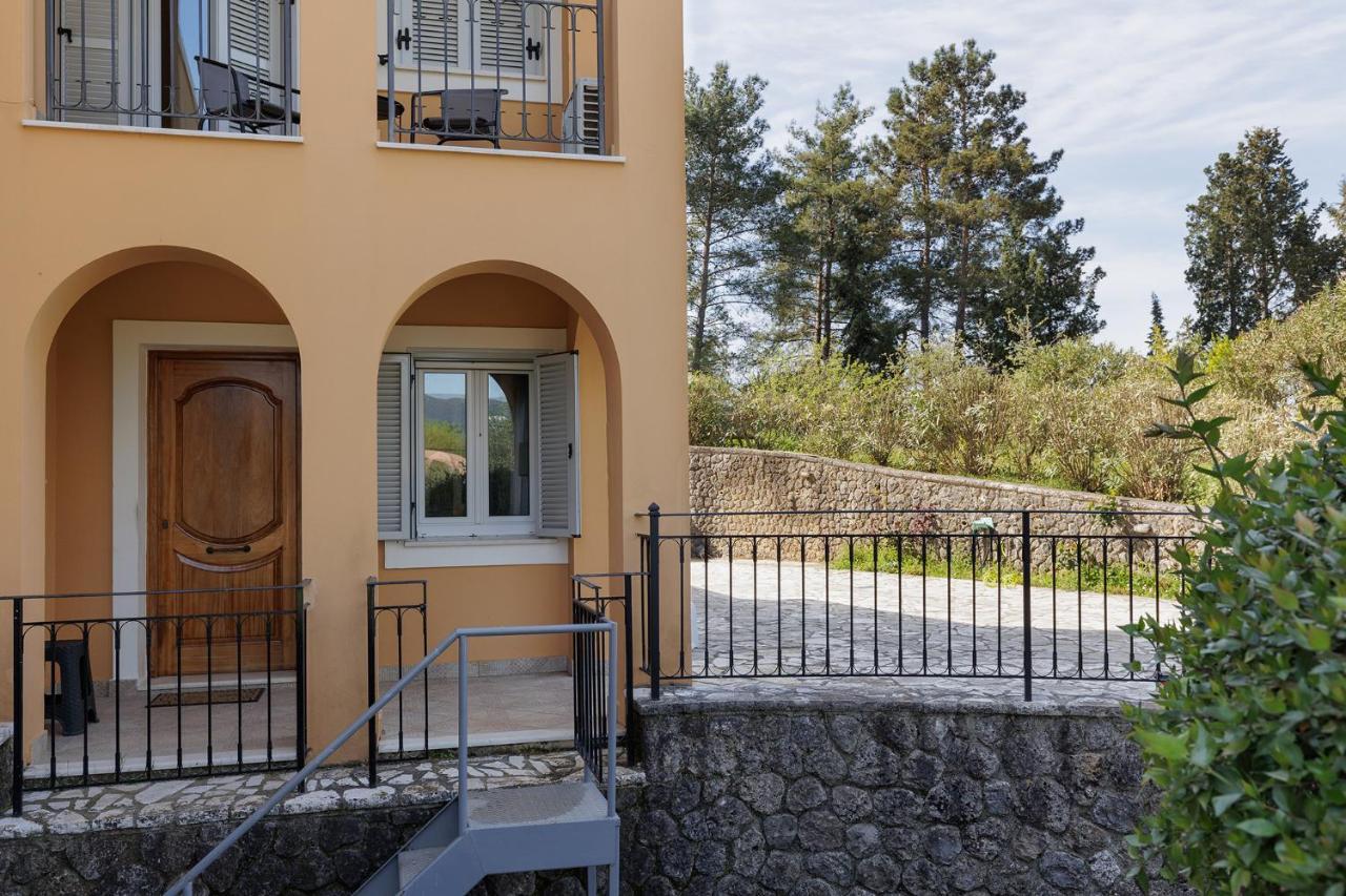 Spyrelia Villa With Private Pool & Outdoor Hot Tub Dassia  Buitenkant foto