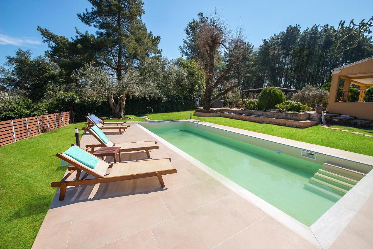 Spyrelia Villa With Private Pool & Outdoor Hot Tub Dassia  Buitenkant foto