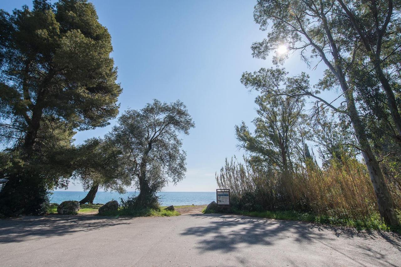 Spyrelia Villa With Private Pool & Outdoor Hot Tub Dassia  Buitenkant foto